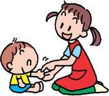 エプロンをした女性と男の子が手遊びをして遊んでいるイラスト