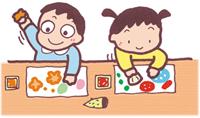 男の子と女の子が芋版にインクをつけて楽しんでいるイラスト