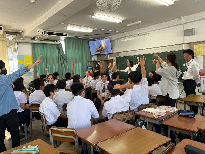 リズモー学生が中学生と交流