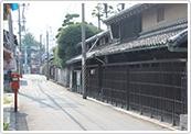 横大路の道路を写した写真