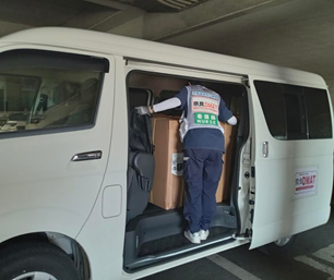 現地へ向かうDMAT車両