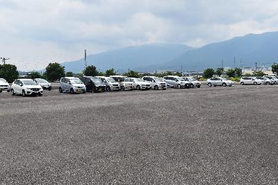 臨時駐車場内の写真