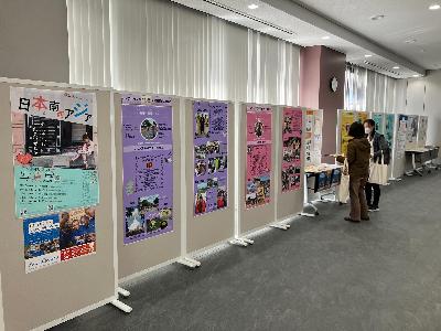 大和高田市役所1階での展示の様子