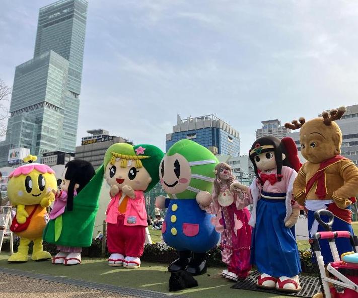 葛城地域の市町マスコットキャラクターが集合した写真