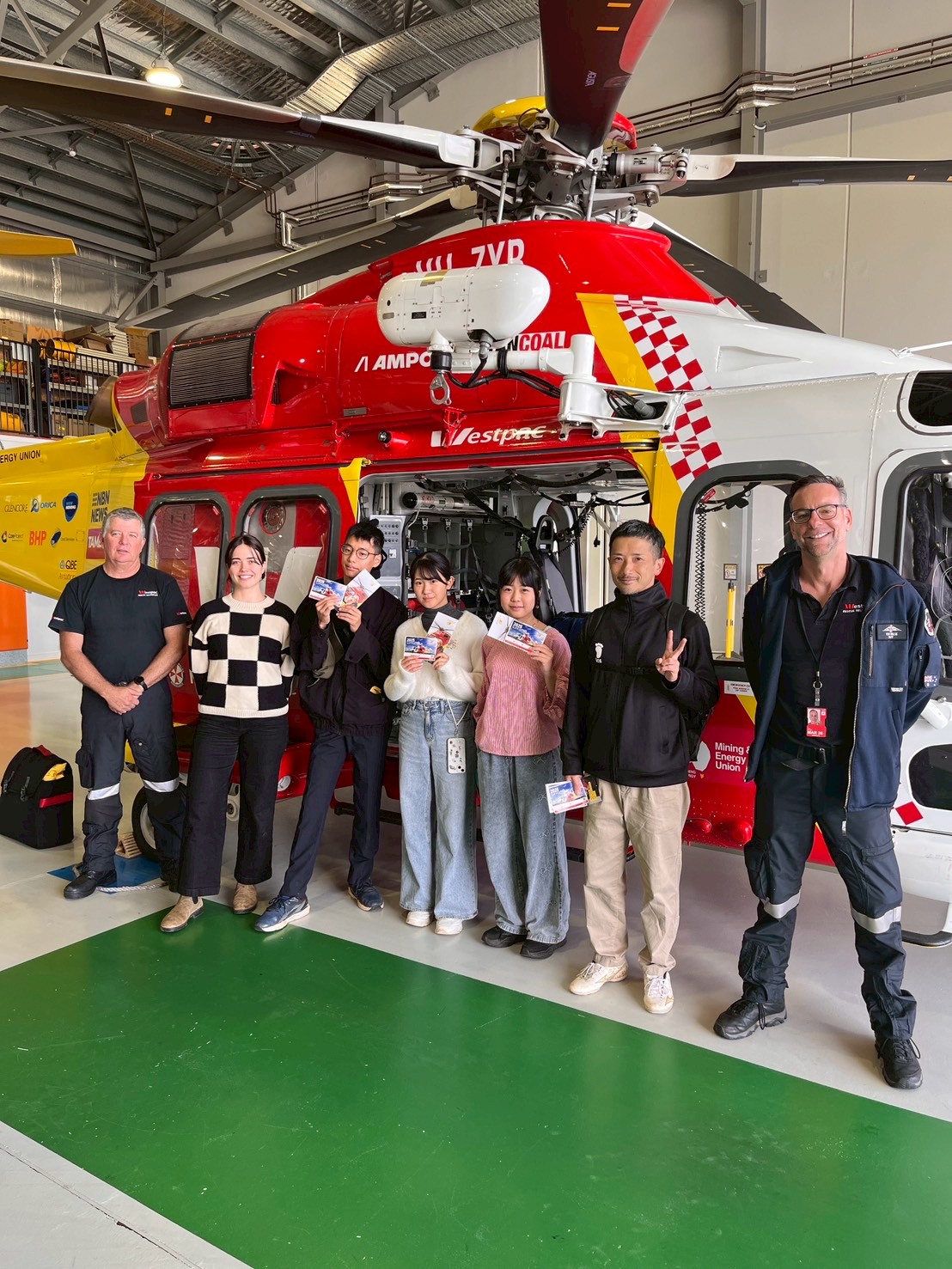 大和高田市からの派遣学生4名と、引率教師1名が、広大なオーストラリアで不可欠な、ウエストパック救助ヘリコプター施設を訪問しました。