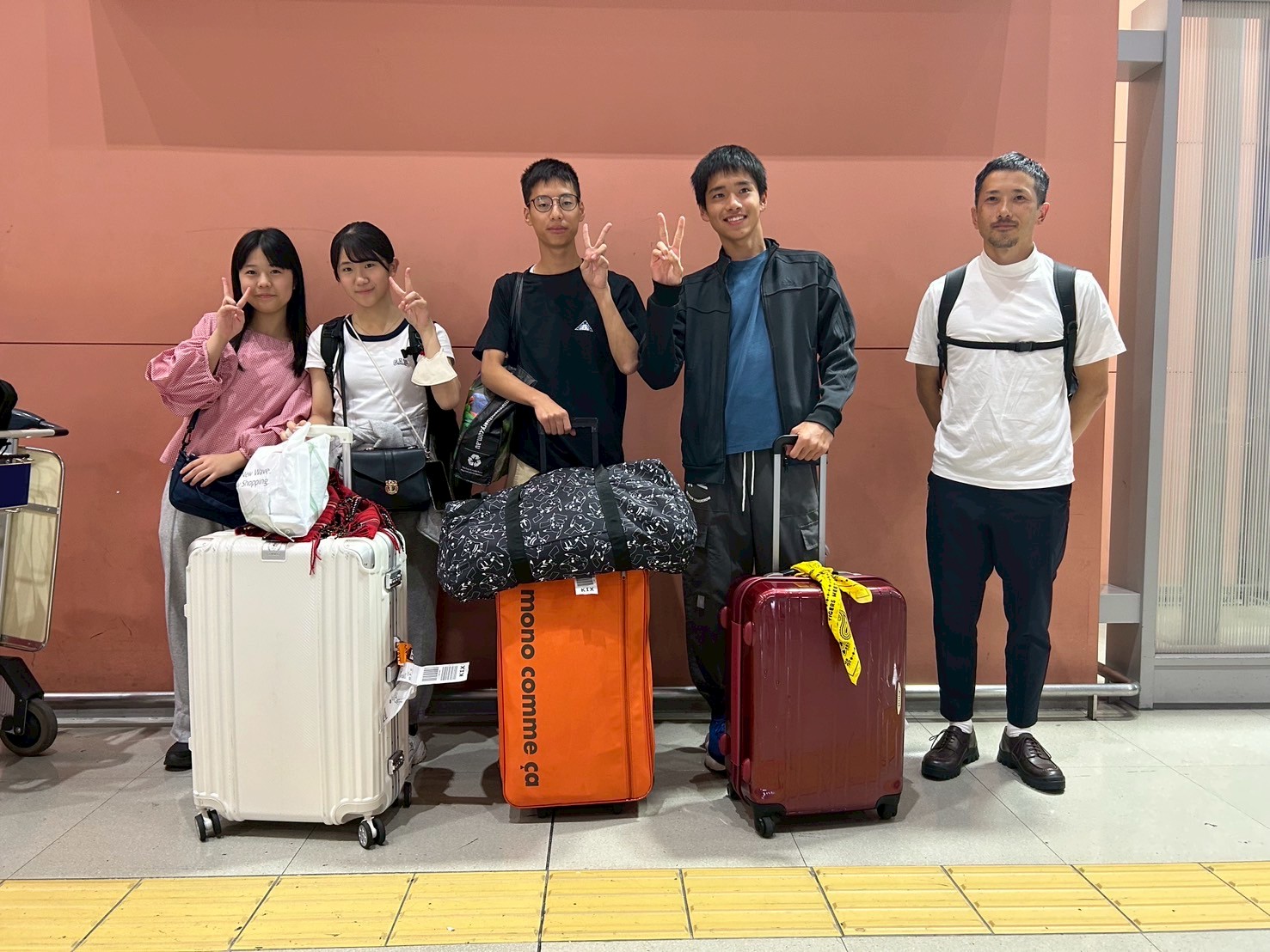 大和高田市からの派遣学生4名と、引率教師1名が、全員無事で、関西国際空港に帰着しました。